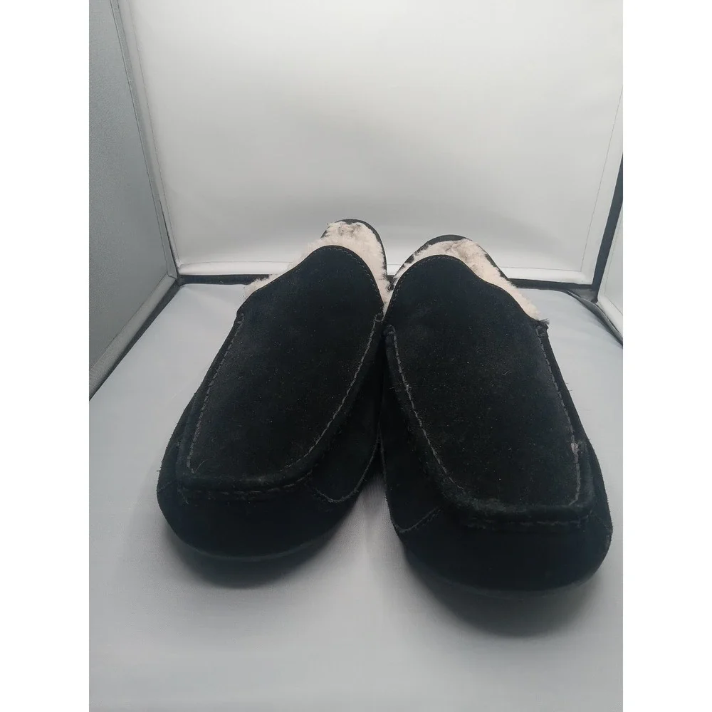 UGG‎ Mens Ascot Slipper Black Suede Size 18 Has A Spot.